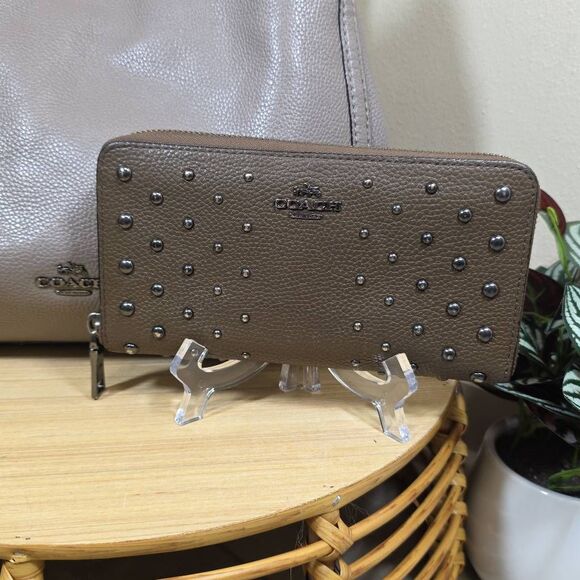 Coach Turn-Lock Edie Shoulder Bag and Wallet - Picture 2 of 16